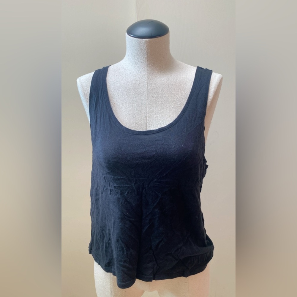 Black workout tank
